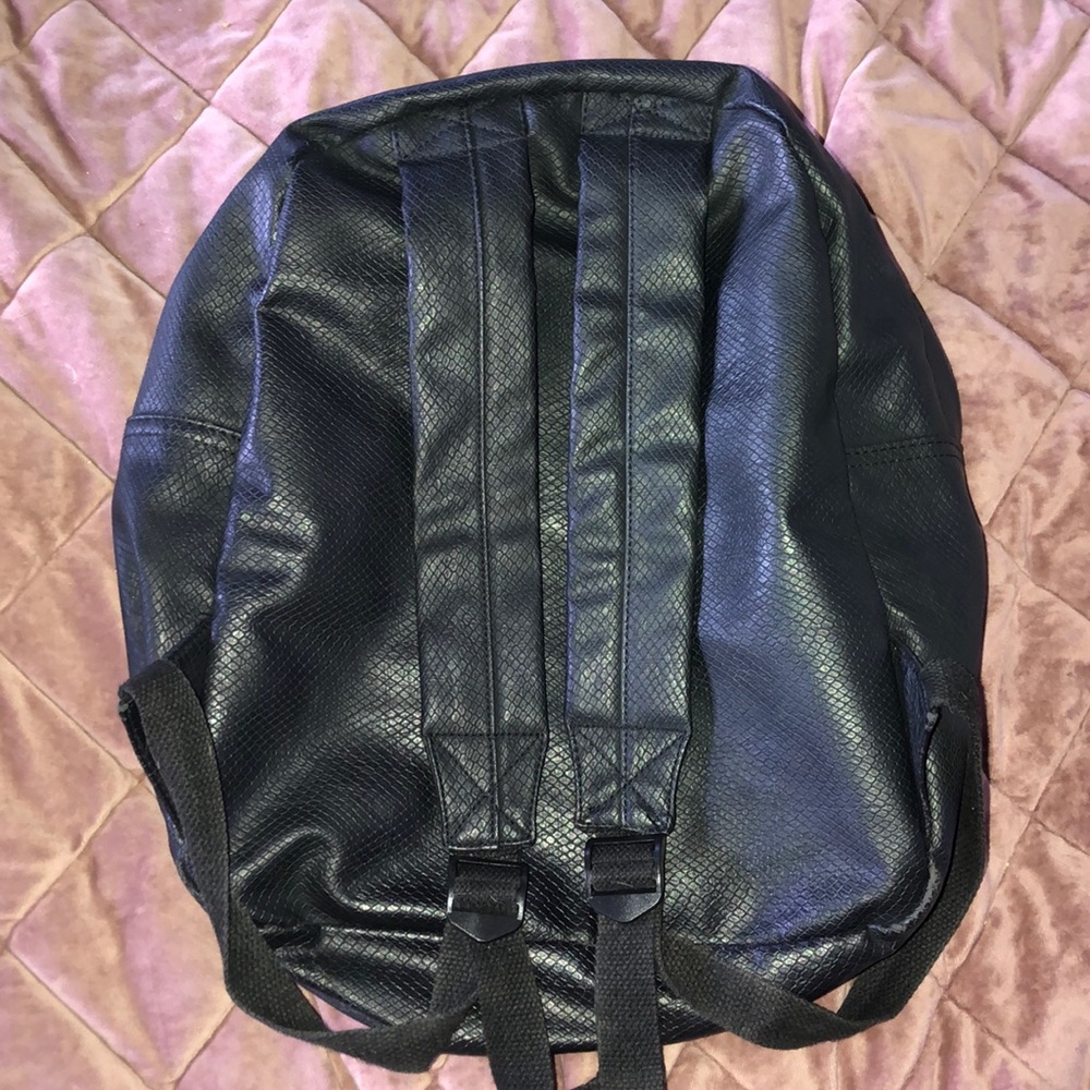 Backpack - Picture 4 of 5